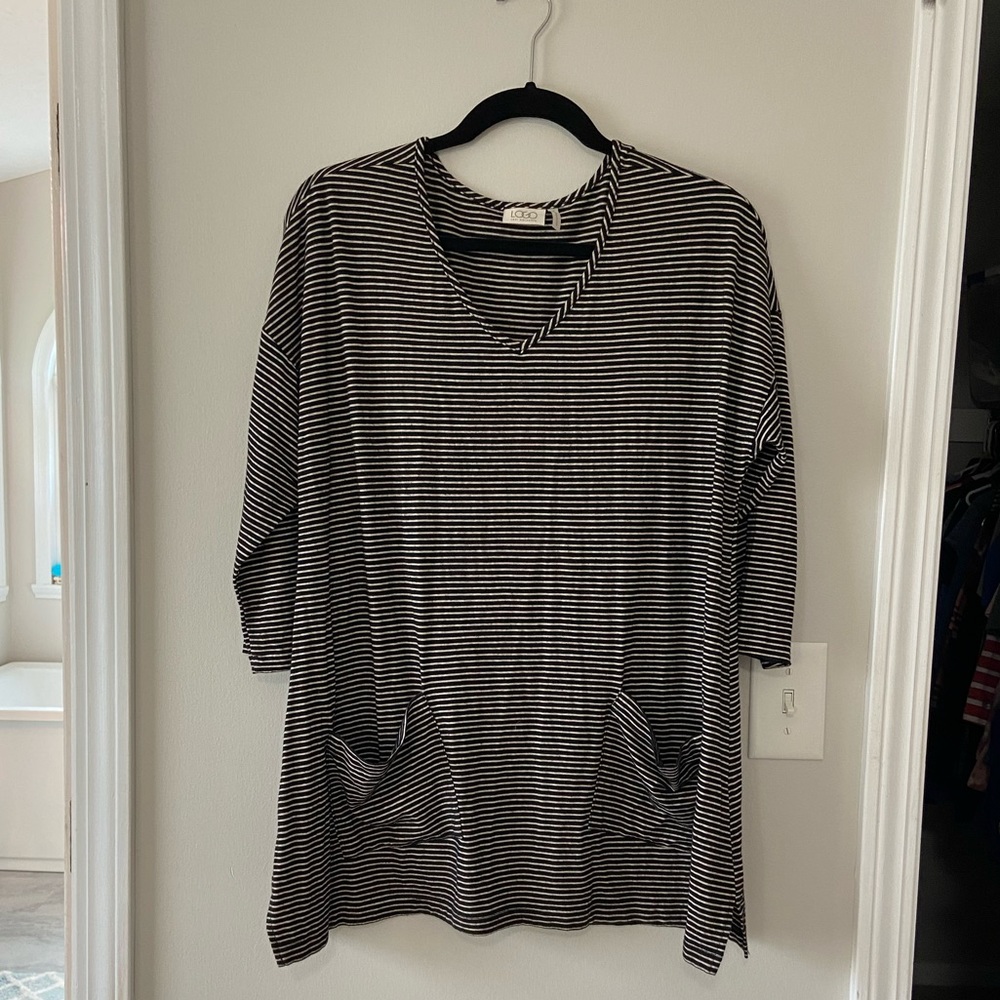 LOGO by Lori Goldstein Black and White tunic top